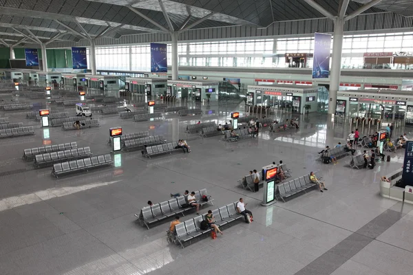 Estación de tren de Guangzhou Sur para trenes de alta velocidad —  Fotos de Stock