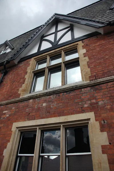Классические окна Виктории в Честере, Великобритания — стоковое фото