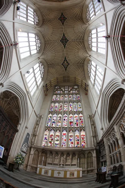 从巴斯修道院、 浴、 萨默塞特、 英国的彩色玻璃窗口 — 图库照片