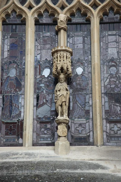 Ancient statue on bath abbey — Stock Photo, Image