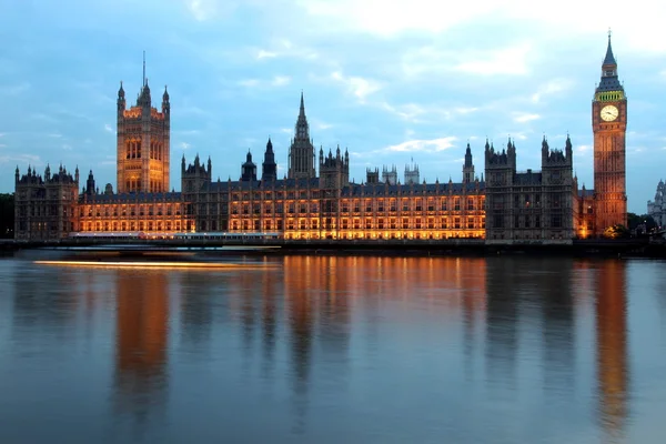 Big Ben e Casas do Parlamento à noite, Londres, Reino Unido — Fotografia de Stock