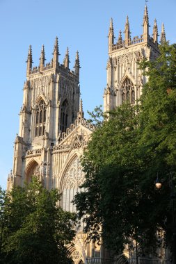 York Minster (İngiltere nin en büyük Ortaçağ kilise)