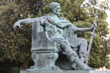 Konstantin bronz heykeli ben dışında İngiltere'de york minster