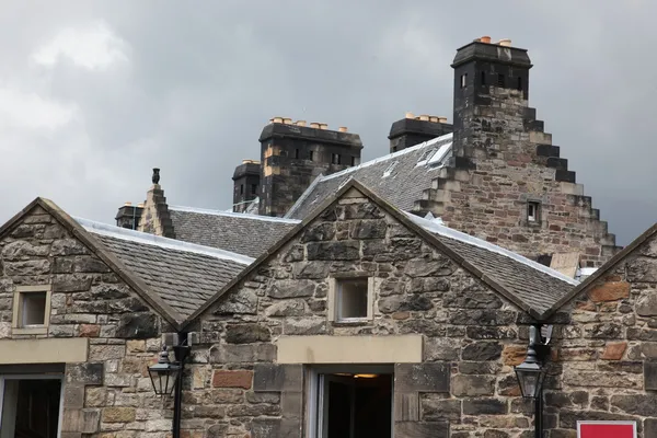 Единбурзький замок на скелі замок в Единбурзі, Шотландія, Великобританія — стокове фото