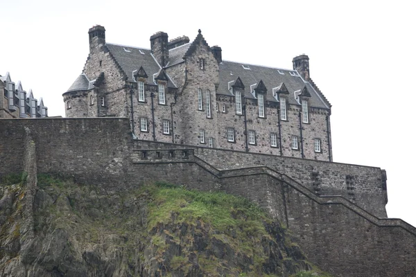 Edinburgh Castle on Castle Rock in Edinburgh, Scotland, UK — Stock Photo, Image