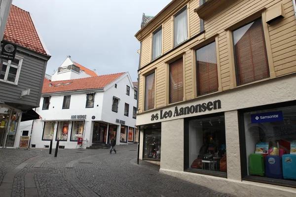 Straße mit weißen Häusern in der Altstadt von Stavanger, Norwegen — Stockfoto