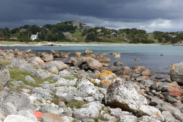 Norveç'te taşlı shore — Stok fotoğraf