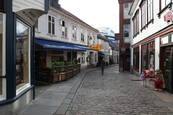 Улица в старой части Ставангера, Норвегия — стоковое фото