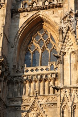 York Minster (İngiltere nin en büyük Ortaçağ kilise)