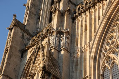 York Minster (İngiltere nin en büyük Ortaçağ kilise)