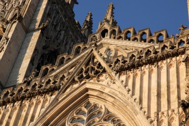 York Minster (İngiltere nin en büyük Ortaçağ kilise)