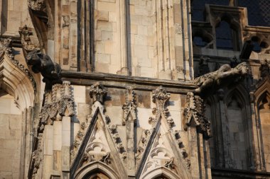 York Minster (İngiltere nin en büyük Ortaçağ kilise)