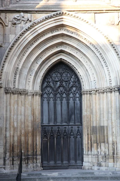 York Minster (самая большая средневековая церковь в Англии ) — стоковое фото