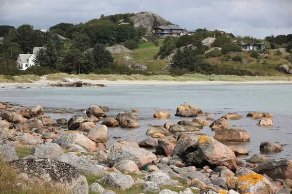 Kamenité pobřeží v Norsku — Stock fotografie