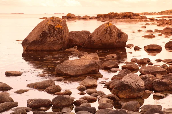 Norveç'te taşlı shore — Stok fotoğraf