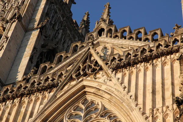 约克大教堂 (英国最大的中世纪教堂) — 图库照片