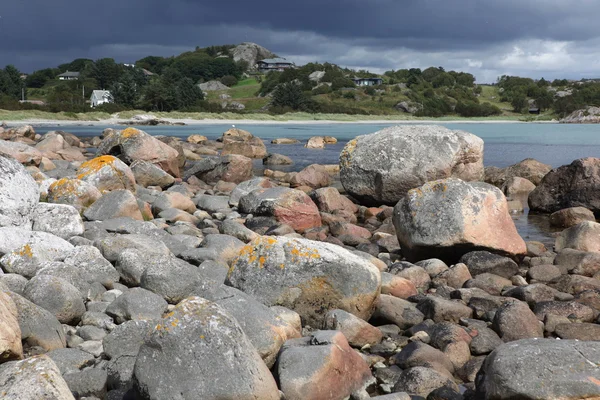 Steiniges Ufer in Norwegen — Stockfoto