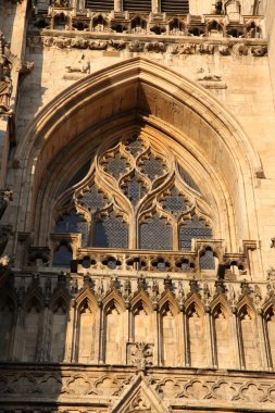 York Minster (İngiltere nin en büyük Ortaçağ kilise)