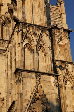 York Minster (İngiltere nin en büyük Ortaçağ kilise)
