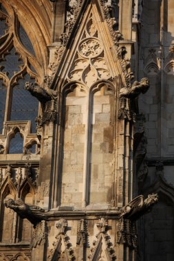 York Minster (İngiltere nin en büyük Ortaçağ kilise)