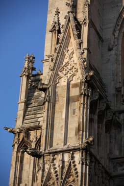 York Minster (İngiltere nin en büyük Ortaçağ kilise)