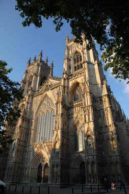 York Minster (İngiltere nin en büyük Ortaçağ kilise)
