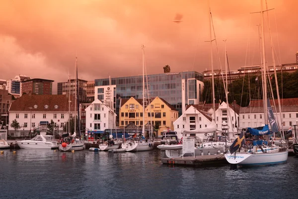 Hafen mit Häusern im alten Stil in stavanger, Norwegen — Stockfoto