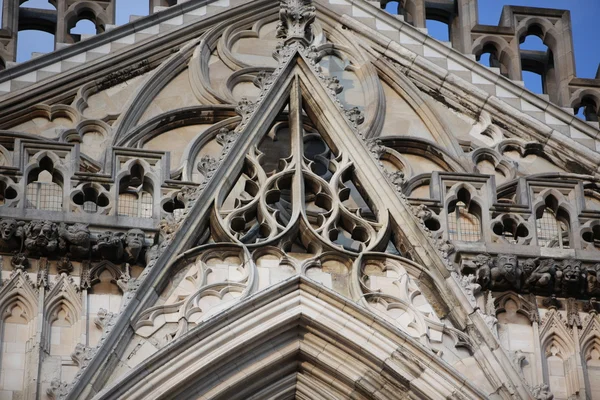 约克大教堂 (英国最大的中世纪教堂) — 图库照片