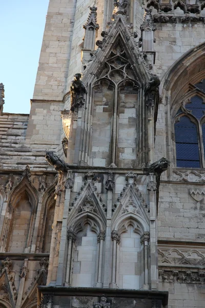 York Minster (самая большая средневековая церковь в Англии ) — стоковое фото