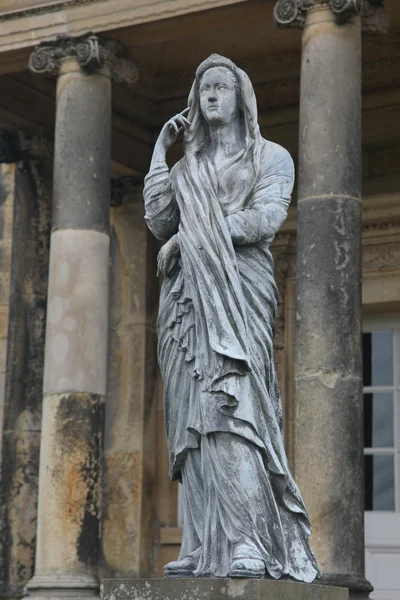 Belle statue en pierre. Temple des quatre vents. Castle Howard, Yorkshire, Angleterre — Photo