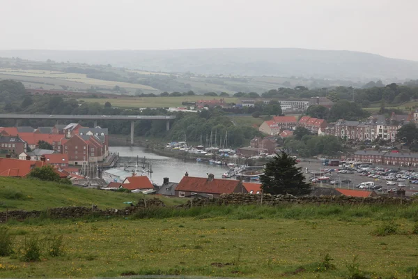 View of Whitby town with boats on Esk river, North Yorkshire, England — Stock Photo, Image
