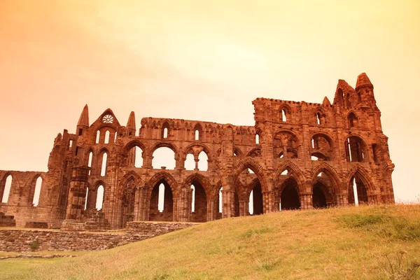 Ruiny opactwa whitby, yorkshire, Anglia — Zdjęcie stockowe