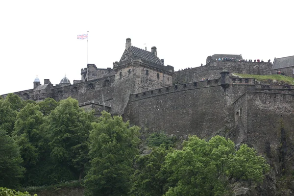 Эдинбургский замок на замке Рок в Эдинбурге, Шотландия, Великобритания — стоковое фото