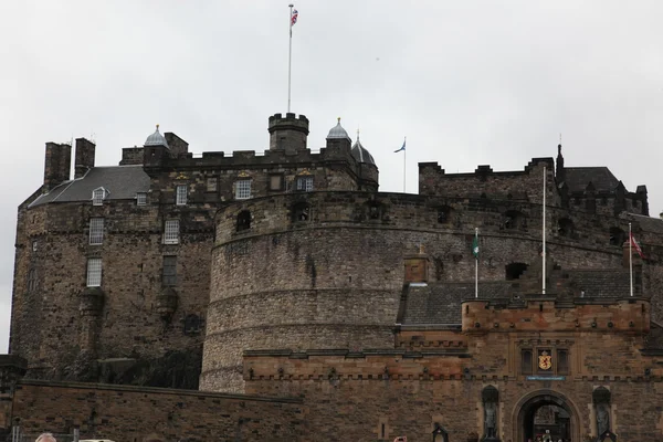 Edinburgh Castle on Castle Rock in Edinburgh, Scotland, UK — Stock Photo, Image