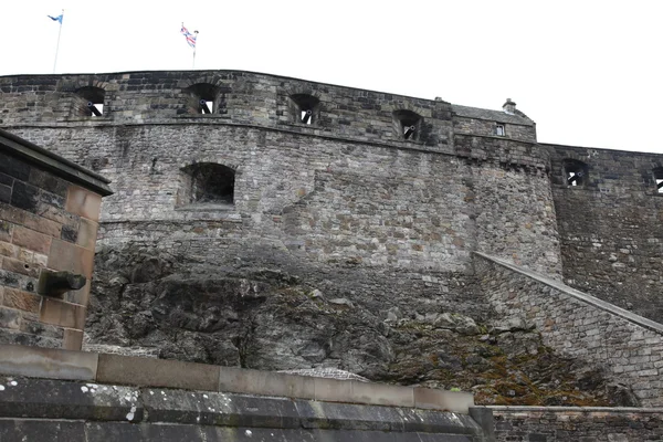 Castillo de Edimburgo en Castle Rock en Edimburgo, Escocia, Reino Unido — Foto de Stock