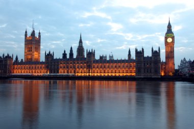 Big Ben'e ve Parlamento geceler, london, İngiltere evler