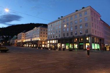 Bergen-geceleri, Norveç