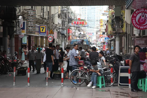 On the streets of Shanghai, China — Stock Photo, Image