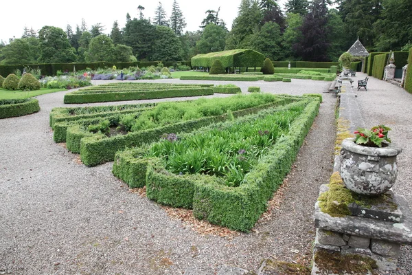 Giardino all'italiana del Castello di Glamis, Angus, Scozia — Foto Stock