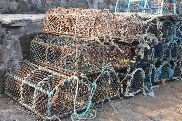 Équipement de pêche sur la côte — Photo