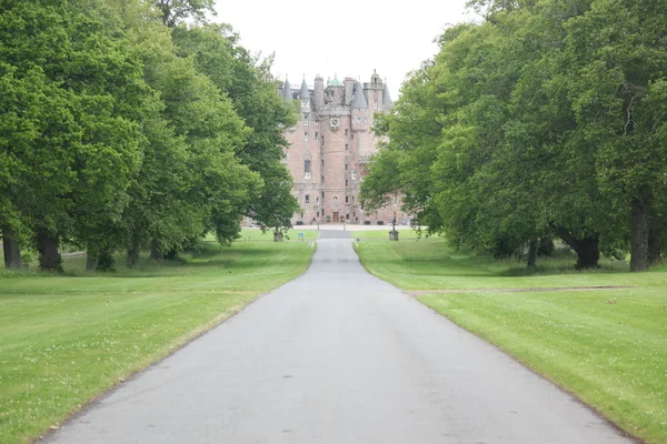 Op het terrein van glamis kasteel in maart, angus, Schotland — Stockfoto