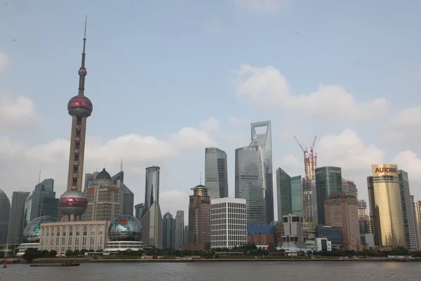 Arquitectura de Shanghai sobre el río — Foto de Stock