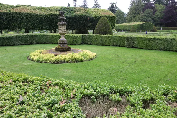 Giardino all'italiana del Castello di Glamis, Angus, Scozia — Foto Stock