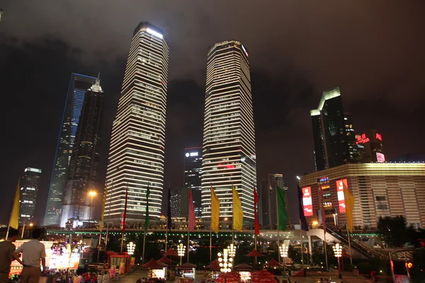 Dañando la noche en Shangai —  Fotos de Stock