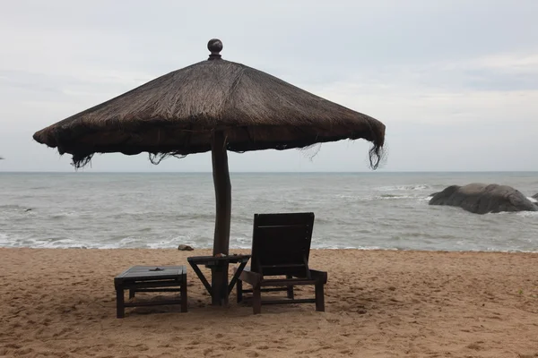 Empty chairs on beach under umbrella — Stock Photo, Image