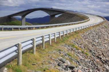 Norveç'te Atlantik yolda storseisundet Köprüsü