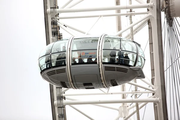 LONDON, UNITED KINGDOM - JUNE 6: London Eye on June 6, 2011 in L — Stock Photo, Image