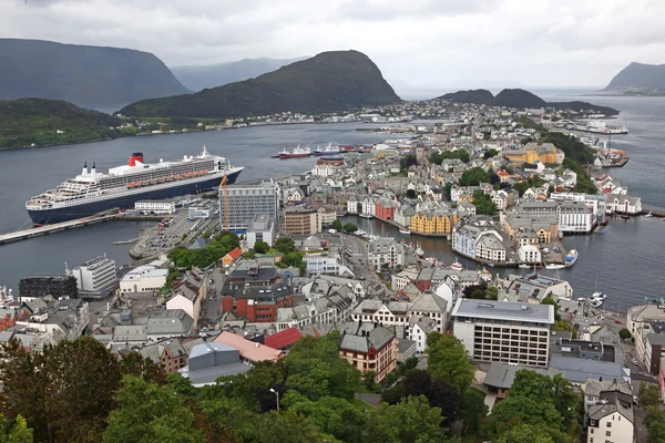 Erial pohled z hory aksla na alesund. Alesund je kn — Stock fotografie