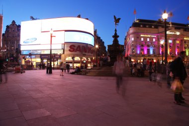Londra - Haziran 8: ve trafik picadilly Circus 8 Haziran 2