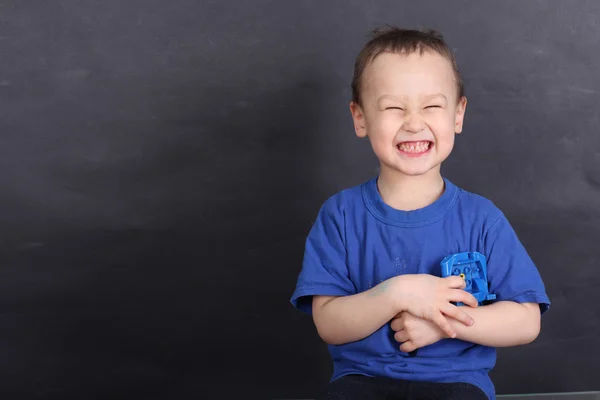 Retrato de um menino engraçado 3-4 anos de idade — Fotografia de Stock